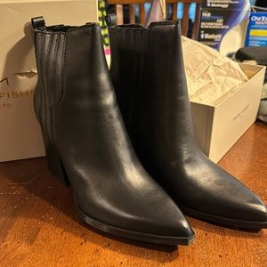 Black leather heeled booties Marc Fisher